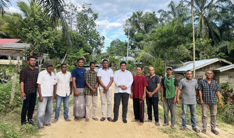 Pang Ucok Meninjau Jalan sekaligus Silaturrahmi dengan Warga Pendalaman Aceh Timur