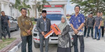 Aceh Timur Berkeadilan, Bupati Al-Farlaky Serahkan Ambulans untuk Pelayanan Warga Pendalaman