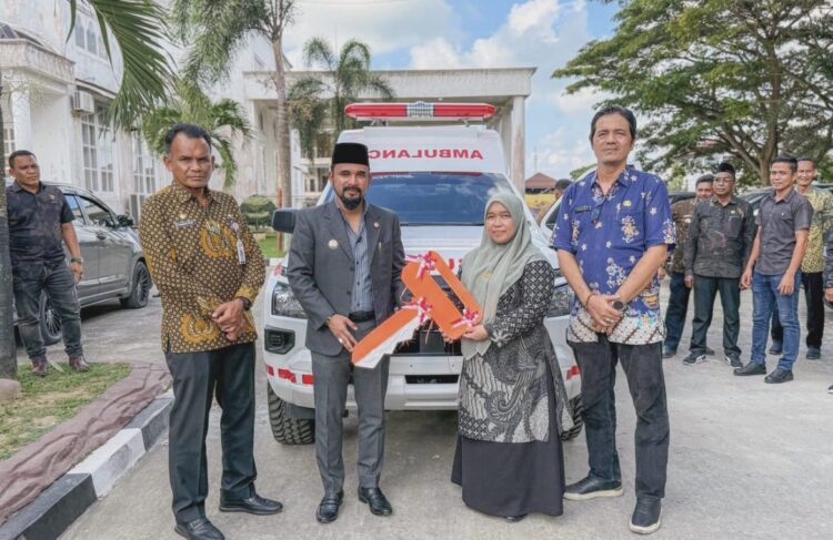 Aceh Timur Berkeadilan, Bupati Al-Farlaky Serahkan Ambulans untuk Pelayanan Warga Pendalaman