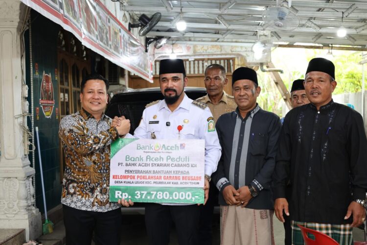 Bupati Al-Farlaky Terima Zakat Perusahaan Dan CSR Dari Bank Aceh