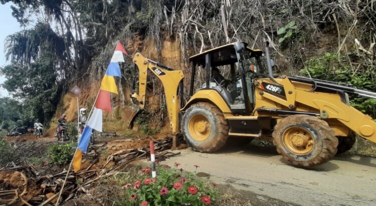 Bupati Aceh Timur Kerahkan Alat Berat Atasi Longsor di Pendalaman Birem Bayeun
