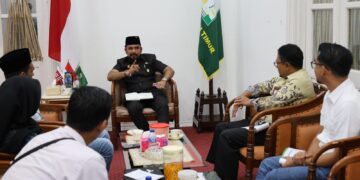 Tanggapi Keluhan Masyarakat, Bupati Al-Farlaky Panggil Manajemen Pupuk Indonesia