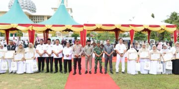 Bupati Al-Farlaky Beri Reward 15 ASN Tenaga Kesehatan Kabupaten Aceh Timur