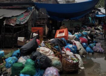 Pasar Lhoknibong Aceh Timur Dipenuhi Gunung Sampah, DLHK Janji Bersihkan Sore Ini