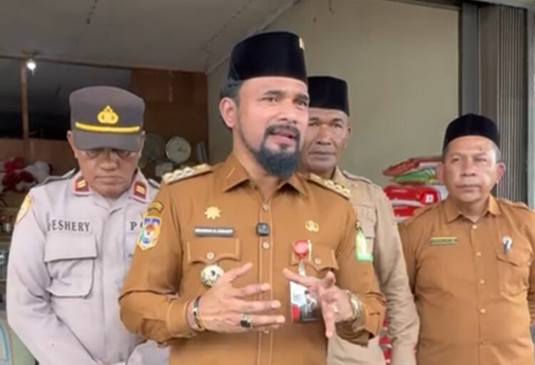 Bupati Al-Farlaky Sidak Depot Pupuk, Tegaskan Penjualan Harus Sesuai HET