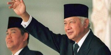 Di Balik Gelar Pahlawan: Soeharto, Pembangunan, dan Dosa Sejarah
