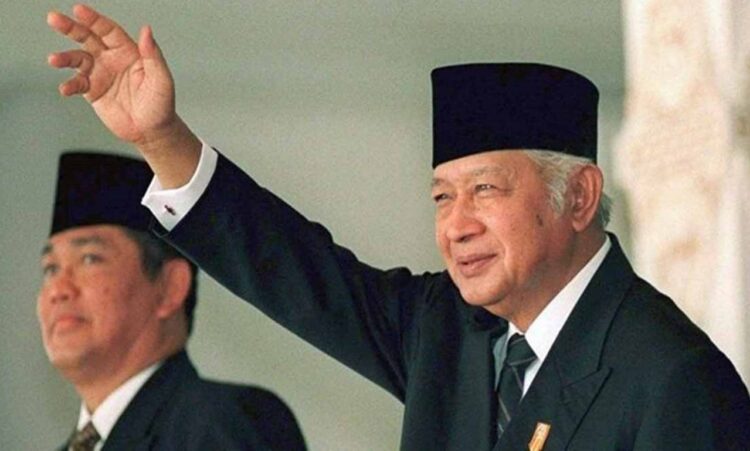 Di Balik Gelar Pahlawan: Soeharto, Pembangunan, dan Dosa Sejarah