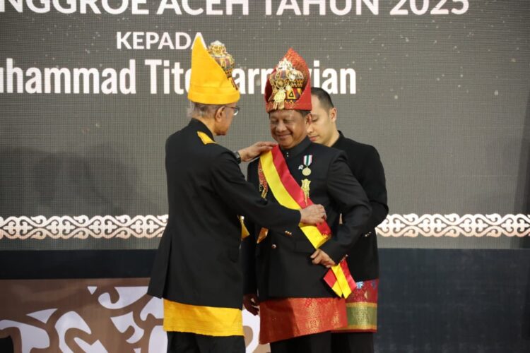 Mendagri Terima Gelar Kehormatan dari Wali Nanggroe Aceh