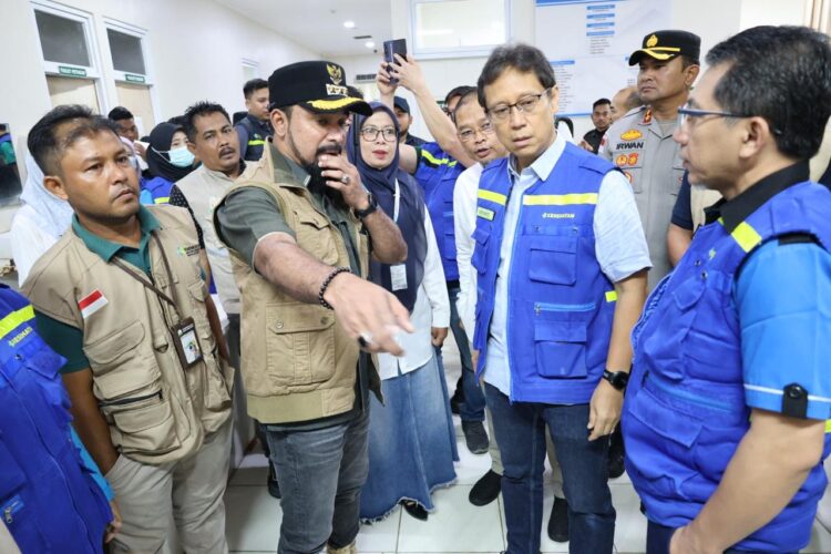 Sambut Kunker Menkes, Bupati Al-Farlaky Laporkan Kerusakan RSUD dan Puskesmas