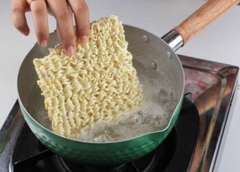 Mi Instan: Kenali Proses Pencernaannya dan Risikonya