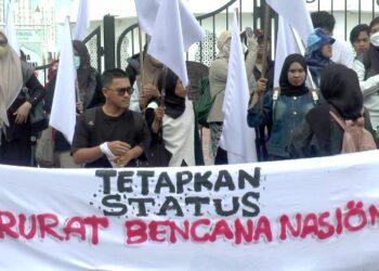 Massa di Aceh Kibarkan Bendera Putih, Desak Pemerintah Tetapkan Banjir Sumatera sebagai Bencana Nasional