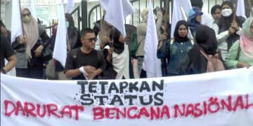 Massa di Aceh Kibarkan Bendera Putih, Desak Pemerintah Tetapkan Banjir Sumatera sebagai Bencana Nasional