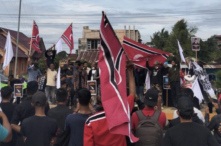 Ketika Negara Lambat Datang, Bendera Lama pun Kembali Berkibar di Aceh