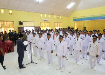 Lantik 68 Keuchik, Bupati Al-Farlaky Minta Gercep Bantu Penanggulangan Bencana