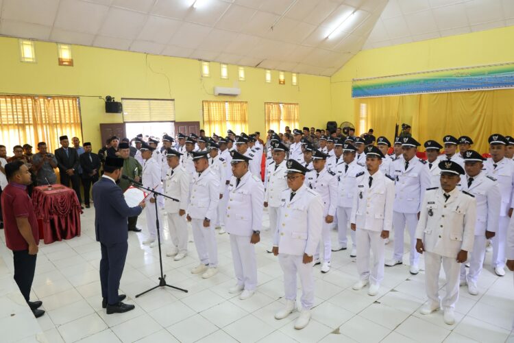 Lantik 68 Keuchik, Bupati Al-Farlaky Minta Gercep Bantu Penanggulangan Bencana