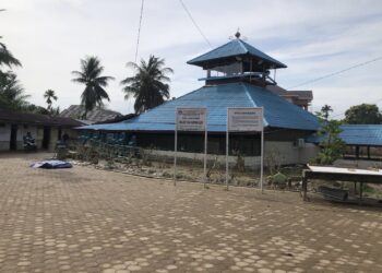 Warga Bersihkan Masjid Tuha Al Hikmah, Warisan Sejarah Aceh Timur di Simpang Ulim