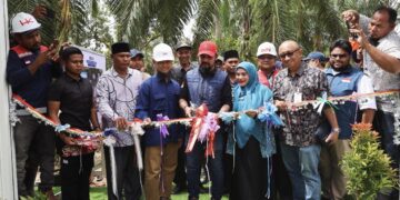 Resmikan Huntara Komunal di Simpang Ulim, Al-Farlaky Ingatkan ini ke Camat dan Kades!