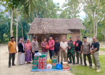 Bupati Aceh Timur Salurkan Bantuan untuk Korban Rumah Tertimpa Pohon