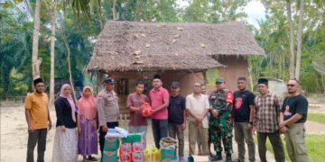 Bupati Aceh Timur Salurkan Bantuan untuk Korban Rumah Tertimpa Pohon