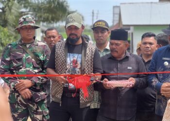 Bupati Al-Farlaky Resmikan Jembatan Bailey Perdana di Aceh Timur