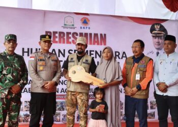 Bupati Al Farlaky  Resmikan Pembangunan Hunian Sementara BNPB di Pante Bidari