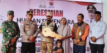 Bupati Al Farlaky  Resmikan Pembangunan Hunian Sementara BNPB di Pante Bidari