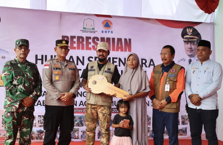 Bupati Al Farlaky  Resmikan Pembangunan Hunian Sementara BNPB di Pante Bidari