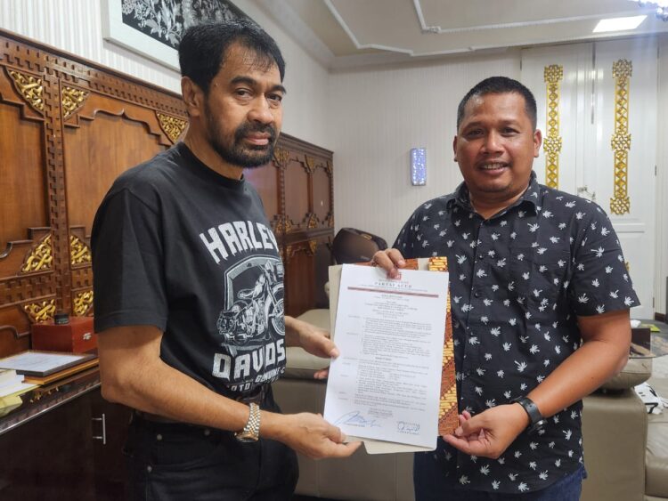 Mualem Tunjuk Haji Maop sebagai Plt. Ketua DPW Partai Aceh Aceh Timur