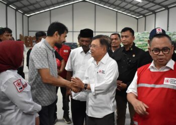 Gubernur Aceh Terima Bantuan Kemanusiaan dari PMI Nasional