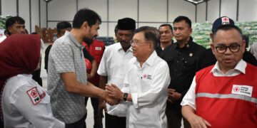 Gubernur Aceh Terima Bantuan Kemanusiaan dari PMI Nasional