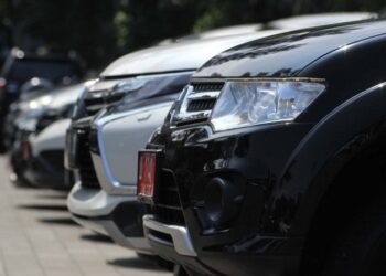 Mahasiswa Kecam Pengadaan Mobil Dinas BRA Rp 20 Miliar