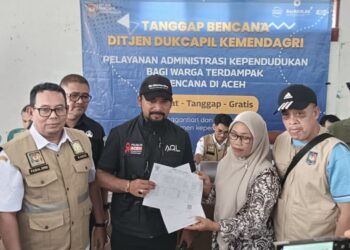 Al-Farlaky Tinjau Pelayanan Adminduk bagi Warga Terdampak Bencana di Rantau Peureulak
