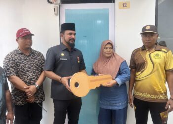 Al-Farlaky Resmikan 32 Unit Huntara kepada 32 Korban Banjir di Peunaron