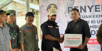 Bupati Al-Farlaky Serahkan Sapi Bantuan Presiden untuk Meugang Masyarakat Terdampak Banjir