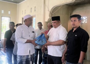 Pang Ucok Salurkan Bantuan dari Mualem untuk Korban Banjir Aceh Timur