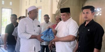 Pang Ucok Salurkan Bantuan dari Mualem untuk Korban Banjir Aceh Timur