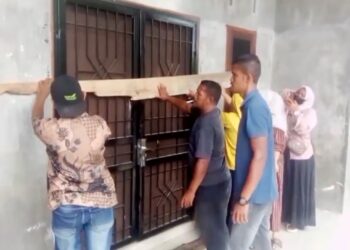 Warga Muara Satu Protes Nama Tak Masuk Daftar Korban Banjir, Kantor Desa Disegel