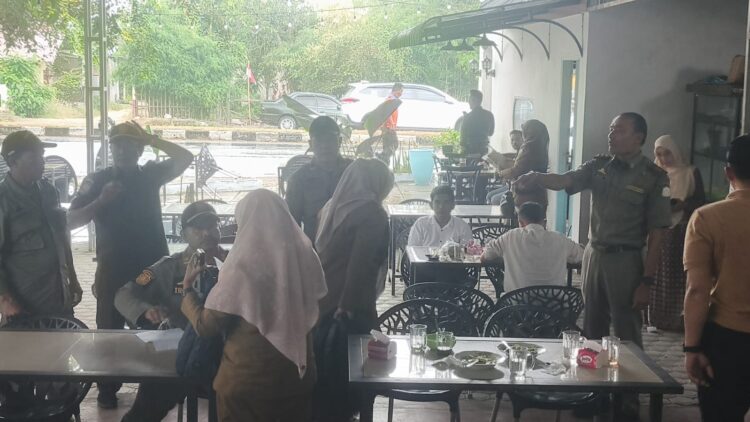 Satpol PP Langsa Bongkar Lapak Pedagang Kaki Lima, Pedagang Direlokasi