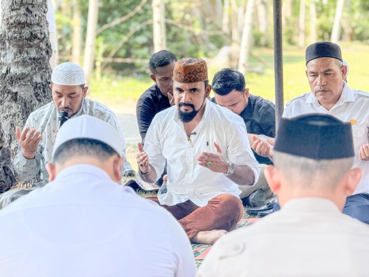 Bupati Aceh Timur Melayat dan Serahkan Bantuan untuk Korban Tenggelam di Kuala Peudawa