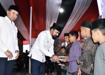 Bukber dengan Ribuan Masyarakat, Bupati Al-Farlaky Ajak Perkuat Persaudaraan
