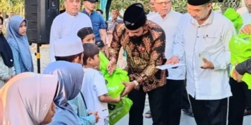 FKP-70 Hadirkan Kebaikan di Bulan Ramadan, Bupati Aceh Timur Serahkan Santunan Anak Yatim