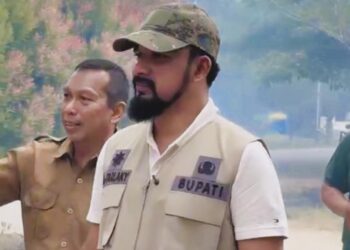 Bupati Al-Farlaky Instruksikan Gotroy, Seluruh ASN Turun Bersihkan Lingkungan Kantor