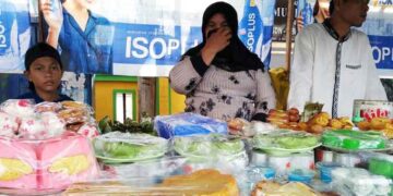 Harga Plastik Melambung, Pedagang Kue di Aceh Timur Terjepit