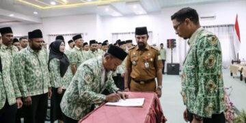 Bupati Al-Farlaky Kukuhkan Pengurus DPC APDESI Aceh Timur 2026–2031