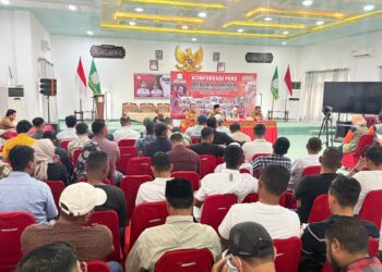 Bupati Al-Farlaky Evaluasi Huntara Bersama Vendor dan BNPB