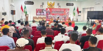 Bupati Al-Farlaky Evaluasi Huntara Bersama Vendor dan BNPB