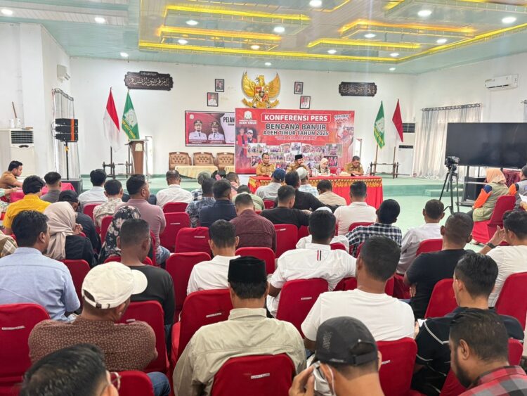 Bupati Al-Farlaky Evaluasi Huntara Bersama Vendor dan BNPB