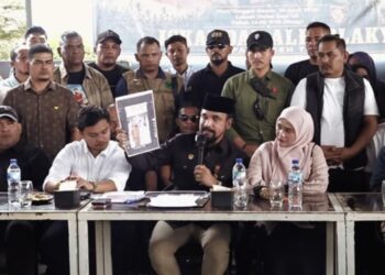 Bupati Al-Farlaky Didampingi Istri Jawab Isu Fitnah, Bakal Pidanakan Penyebar Hoax