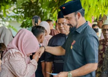 Bupati Al-Farlaky Hadiri Khanduri Laot dan Santunan Anak Yatim di Kuala Idi