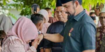 Bupati Al-Farlaky Hadiri Khanduri Laot dan Santunan Anak Yatim di Kuala Idi